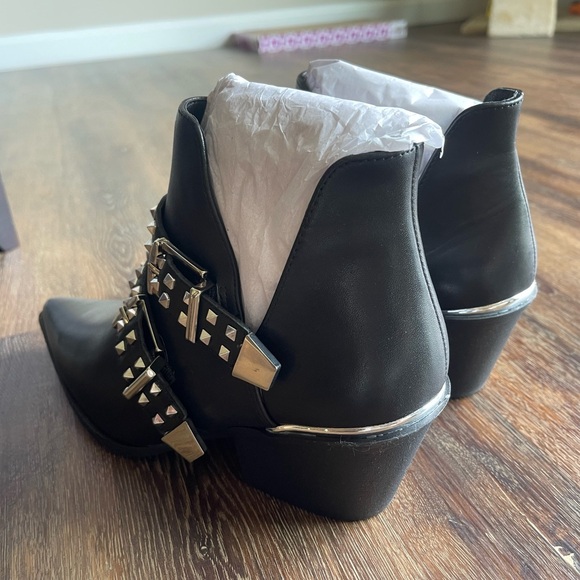 Steve Madden Booties - Picture 2 of 7